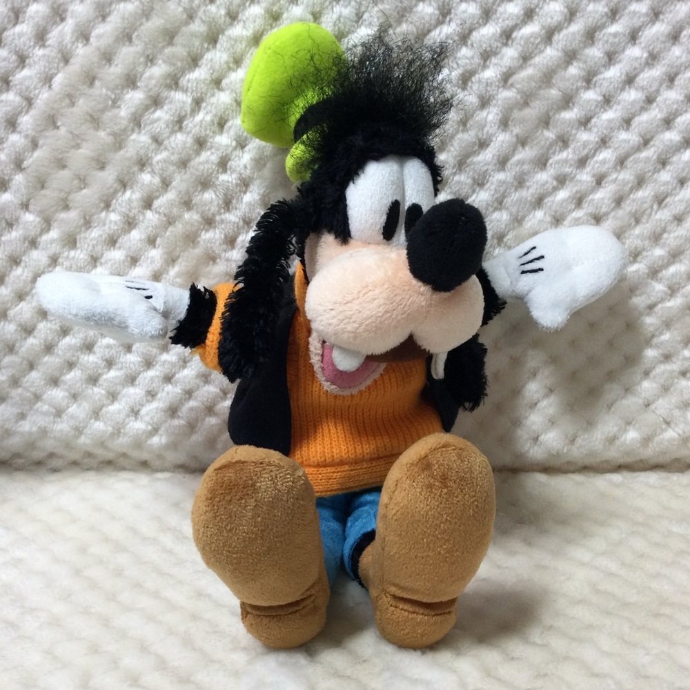 Walt Disney World Goofy Plush Theme Park Exclusive 8in Sitting